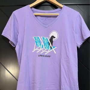 LIFE IS GOOD woman’s purple shirt. Dog on beach chairs. Size M.